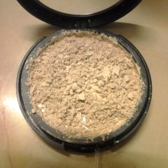 Kako popraviti izdrobljeno sjenilo za oči? Kako popraviti izdrobljeno sjenilo za oči?