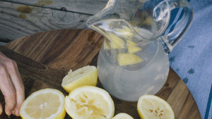 Koristi unosa vode s limunom