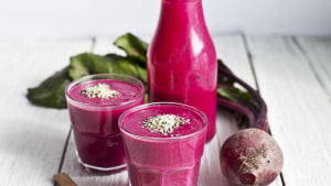 Popravite krvnu sliku sa ukusnim smoothijem od cvekle i malina