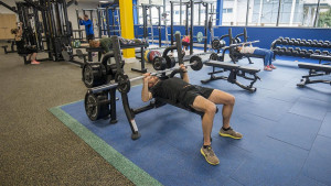 Slobodne težine ili sprave: Šta je bolje?