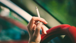 Cigarete umanjuju grudi