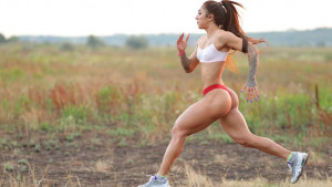 "Žena sa željeznom stražnjicom" je poznati fitness model koji godinama hara industrijom
