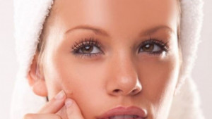 Ove greške su razlozi pojave akni nakon puberteta