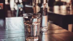 Čaša tople vode za savršeno zdrav početak dana