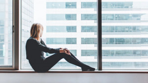 Da li možemo pocrniti kroz prozor?