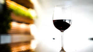 Čaša vina dnevno je zdrava? Ipak ne