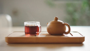 Kako vam kombucha čaj može pomoći u njezi kože