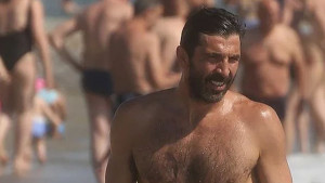 Buffon na plaži mamio ženske poglede