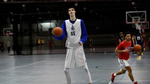 Samo jedan NBA igrač je viši od ovog tinejdžera