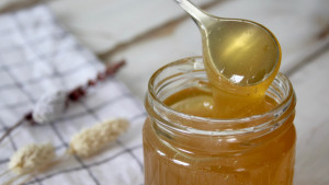 Kašika meda ujutro za bolje zdravlje: 6 prednosti meda za vas