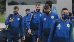 Fotografi uhvatili Hodžića s mobitelom u ruci, a on onda prozvao bivšeg igrača Željezničara