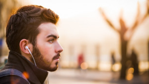 Kako slušalice vremenom mogu naštetiti vašem sluhu?