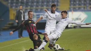 Kako su izgledali sastavi FK Željezničar i FK Sloboda u posljednjem duelu na Grbavici?
