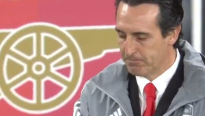 Emeryjevo lice sve govori