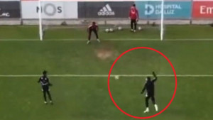 Argentinac zabio gol kakav u fudbalu još nije viđen, niko na terenu nije vjerovao šta je uradio