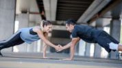 Vježbanje s partnerom: Najbolje vježbe za stomak