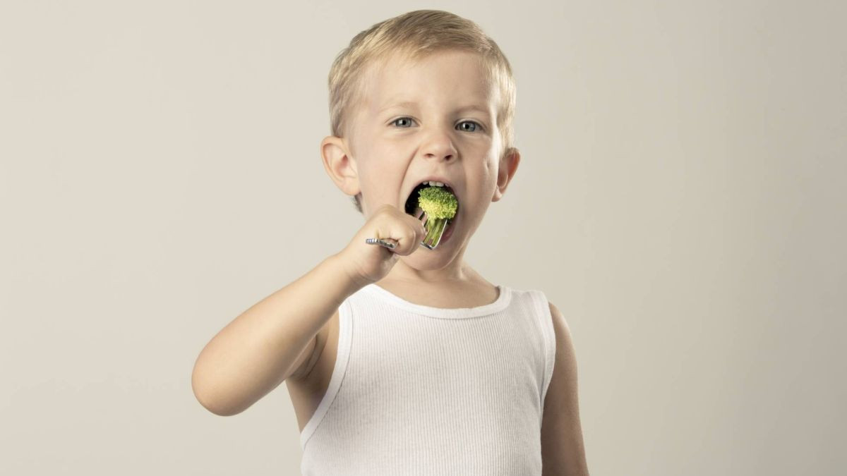 Kako naučiti dijete da jede zdravo