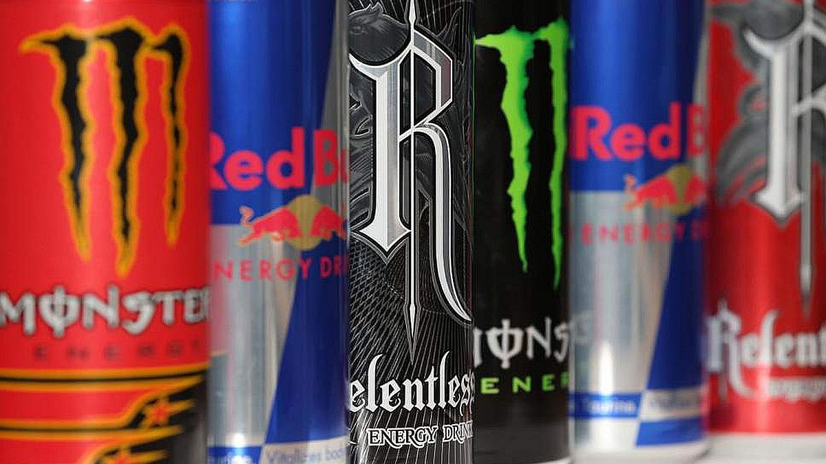 Miješanje energetskih napitaka s alkoholom može izazvati ozbiljne zdravstvene probleme Miješanje energetskih napitaka s alkoholom može izazvati ozbiljne zdravstvene probleme