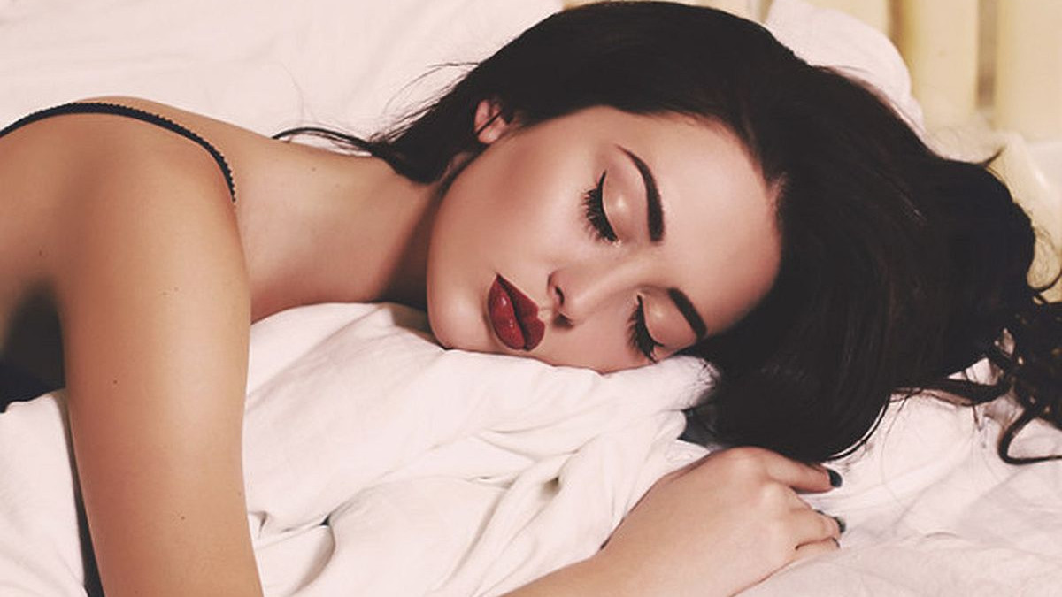 Štetne posljedice spavanja sa šminkom