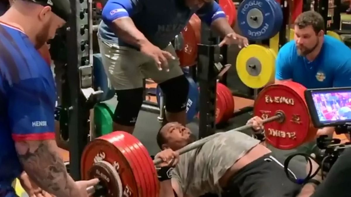 U društvu najjačih ljudi na Planeti Larry Wheels oborio sopstveni rekord u bench potisku U društvu najjačih ljudi na Planeti Larry Wheels oborio sopstveni rekord u bench potisku
