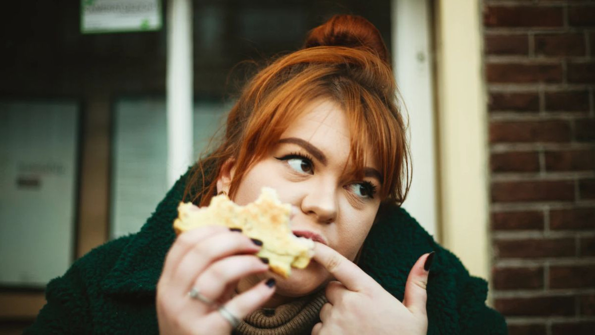 Pet razloga zbog kojih ljudi previše jedu