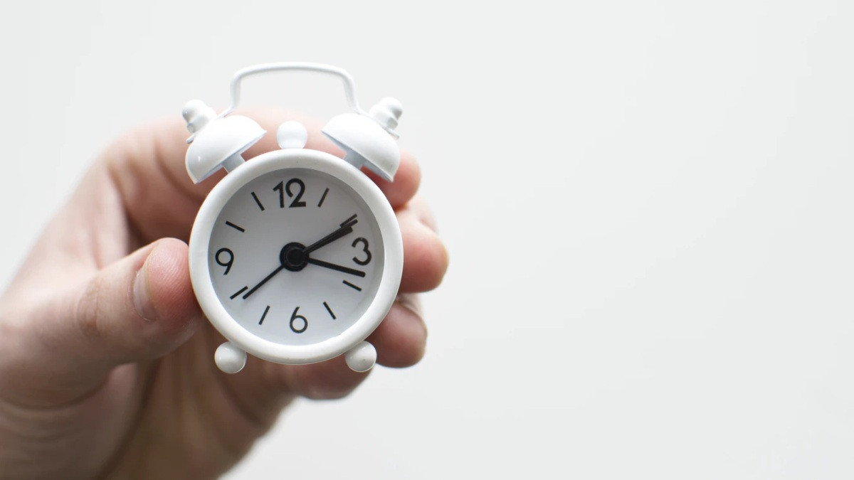 Zašto se nekada budimo minut prije alarma? Zašto se nekada budimo minut prije alarma?