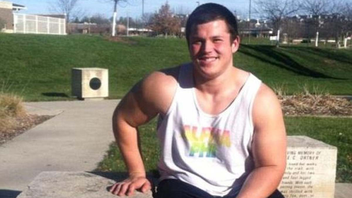 Bodybuilder koji je nakon očeve smrti težio 206 kg