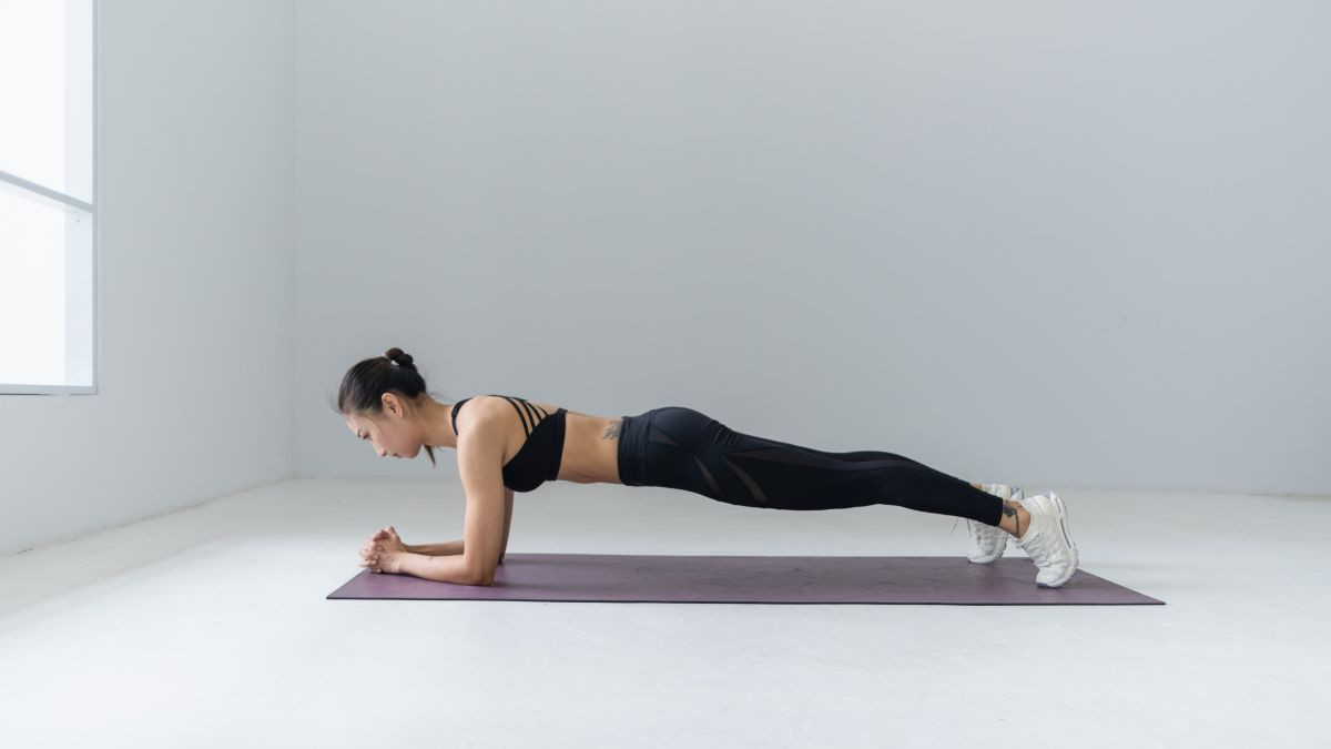 Petominutni plank izazov za snažno jačanje trbušnih mišića