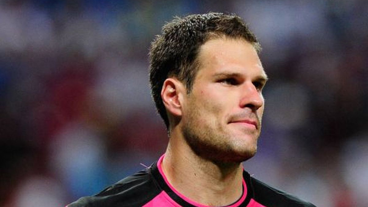 Asmir Begović na listi najseksi igrača Mundijala Asmir Begović na listi najseksi igrača Mundijala