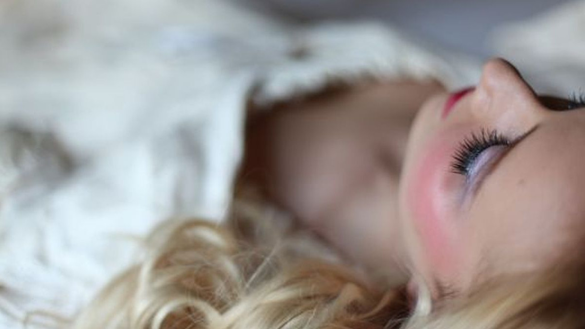 Spavanje sa šminkom je zaista loš potez