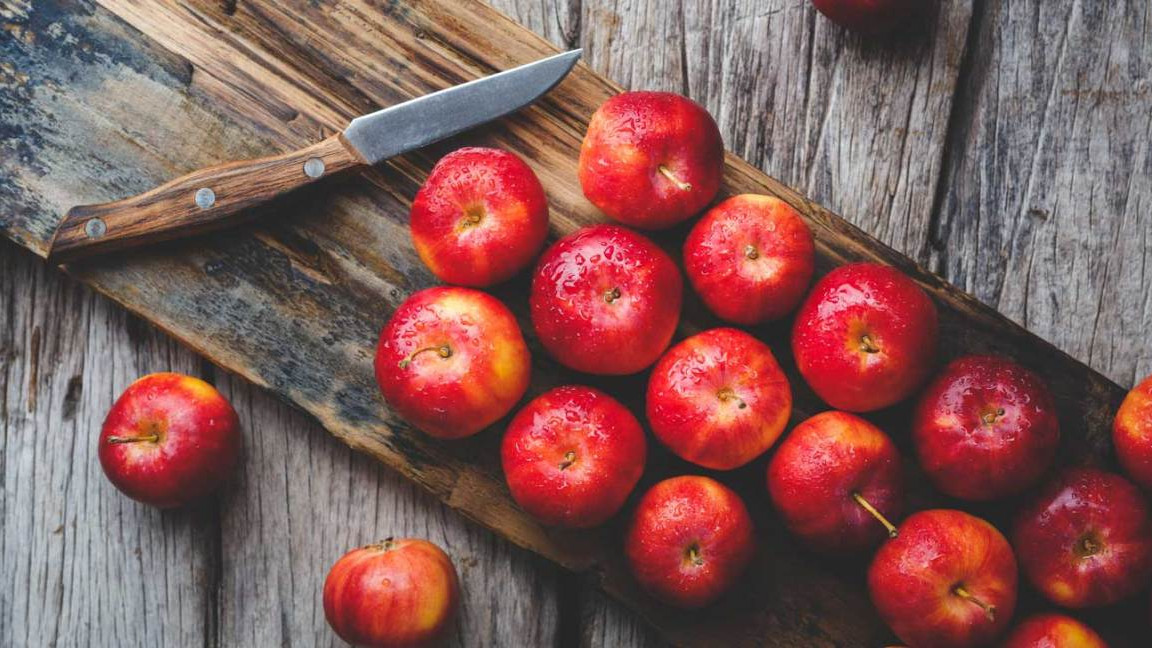 Jabuka dnevno za bolje zdravlje: Kako ovo voće koristi vašem tijelu?