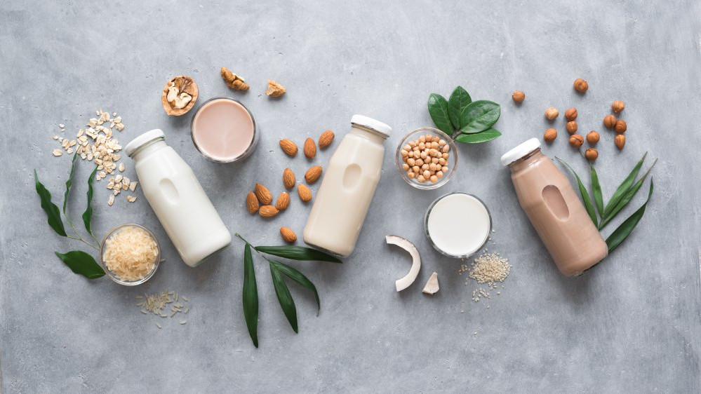 Koje mlijeko je zdravije? Bademovo, zobeno, sojino ili kravlje?