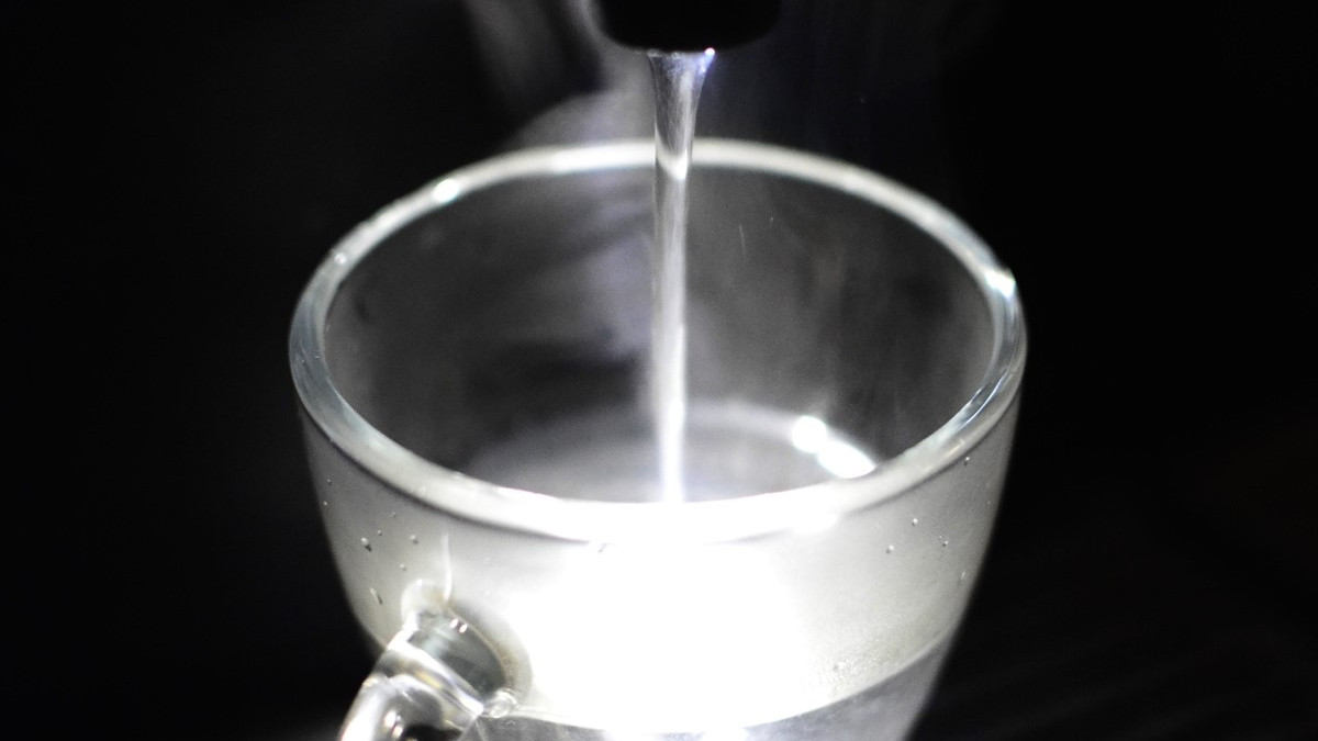 5 razloga zašto je dobro piti toplu vodu