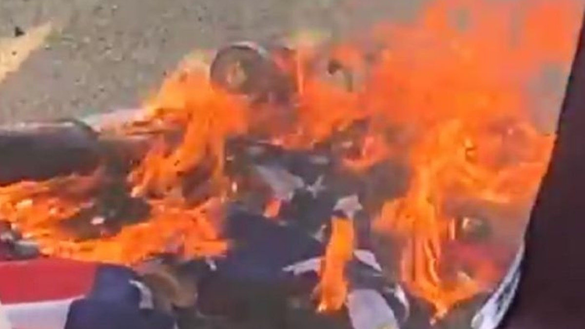 U Manchesteru palili američke zastave