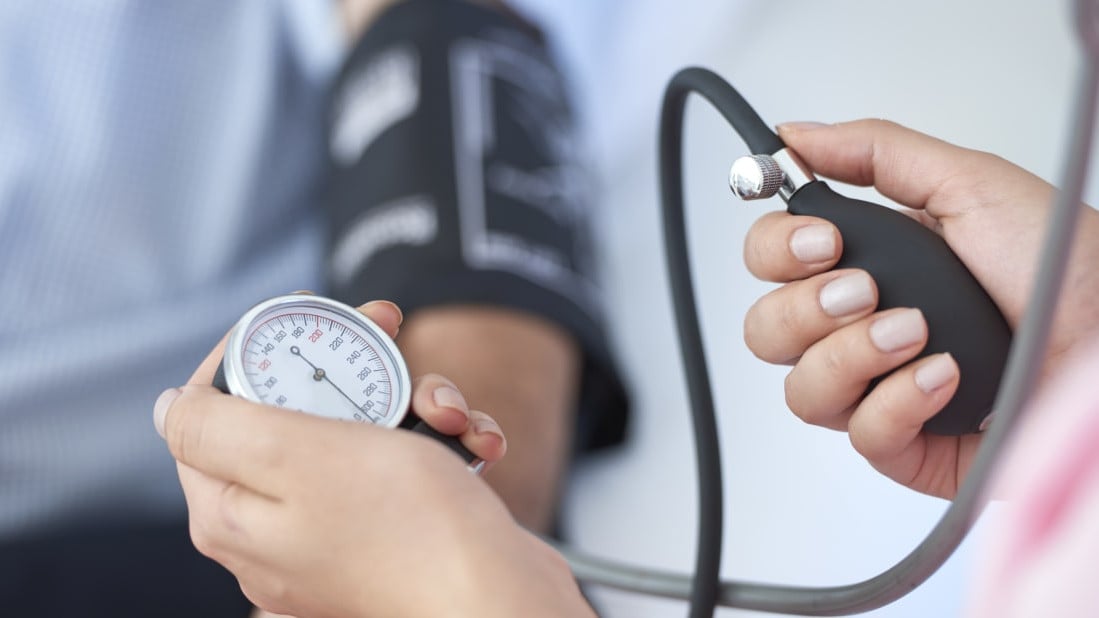 krvni pritisk pri starejših otkriva da hipertenzija