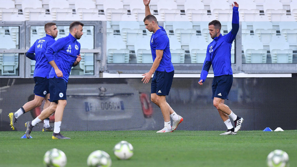 Hvalio Zmajeve, ali samo dvojicu zna nabrojati: "Džeko, Pjanić... i drugi kojima ne znam imena"