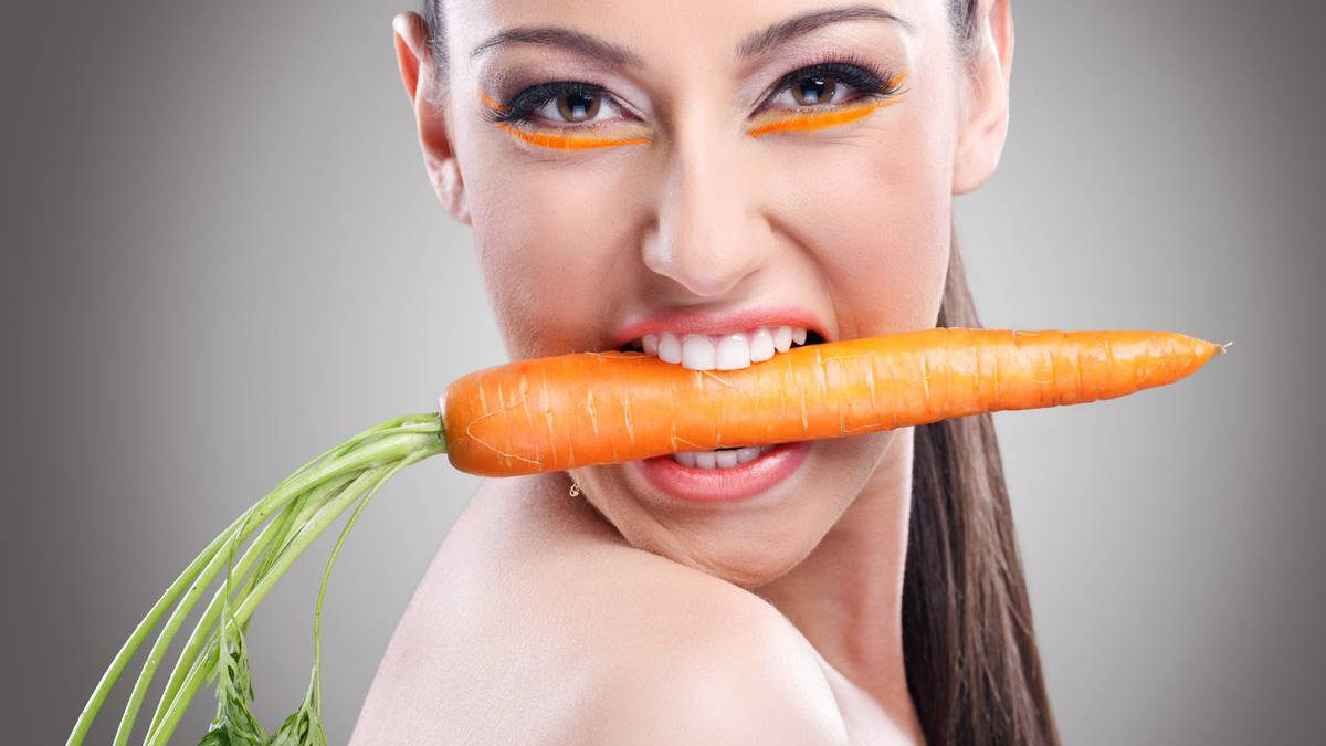 Da li zaista bolje vidimo ako jedemo puno mrkve? Nutricionistica zna pravu istinu... Da li zaista bolje vidimo ako jedemo puno mrkve? Nutricionistica zna pravu istinu...