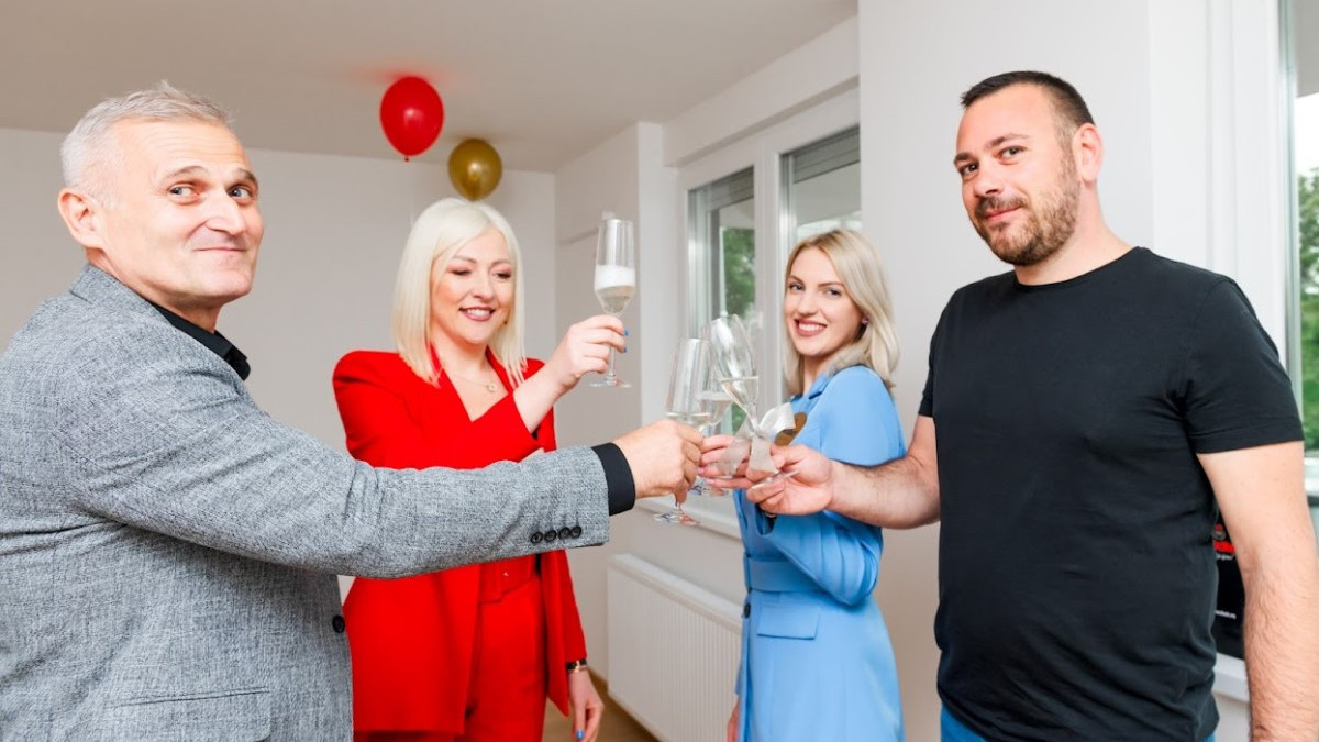 Nagrada za šampiona: Kompanija MaxBet uručila srećnom dobitniku ključeve od stana u Banja Luci