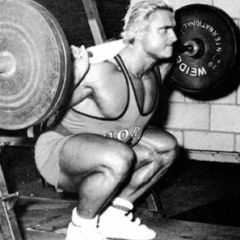 Deset minuta neprestanih čučnjeva sa 100 kilograma Deset minuta neprestanih čučnjeva sa 100 kilograma