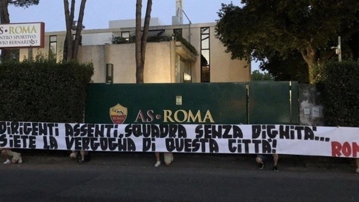 Romini ultrasi više ne mogu da trpe: Parolom su ponizili Džeku i društvo 