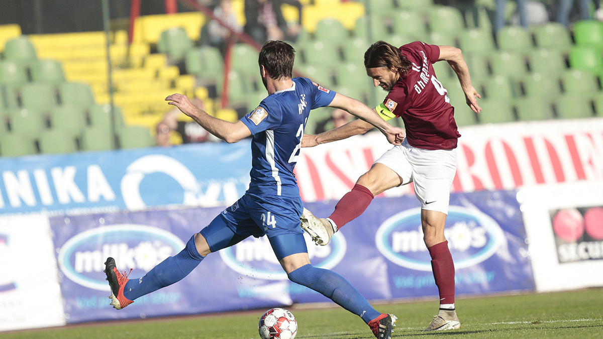 Nakon pet mjeseci zavjesa se diže, Premijer liga počinje