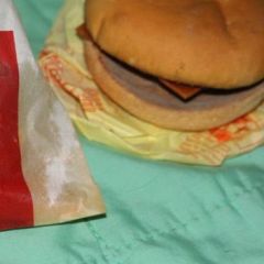 Priroda ga ne želi: Ovo je 6 godina star hamburger Priroda ga ne želi: Ovo je 6 godina star hamburger