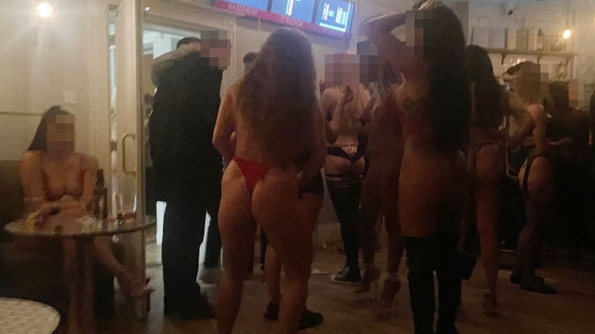 Klade se na utrke konje: Striptizete pretvorile kladionicu u noćni klub, zarađuju ogroman novac 