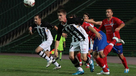 Kladite se na utakmice Premijer lige na Efbet.com