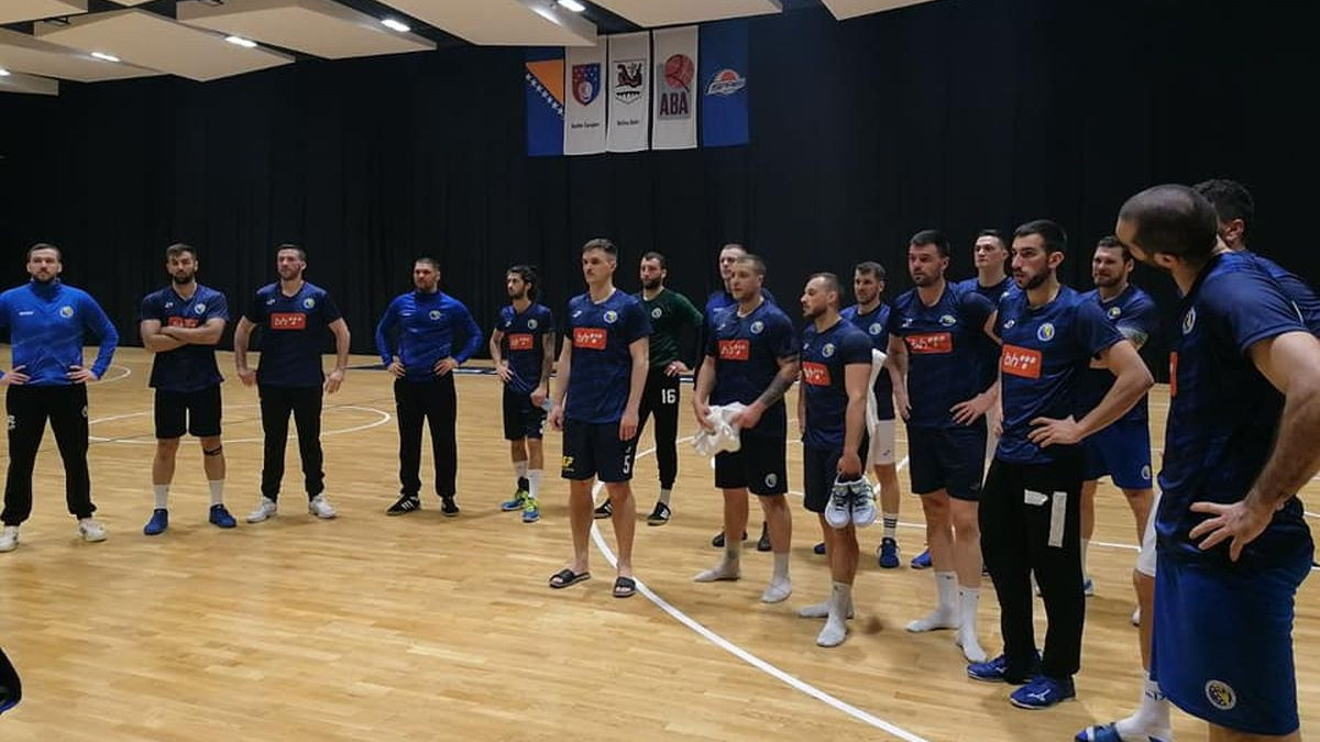 Obrvana čeka izuzetno težak debi i to bez dvije udarne igle, ali predaje nema 