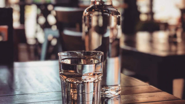 Zašto voda prije i poslije obroka?