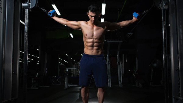 Žestoki 15-minutni trening prsa u kućnim uslovima