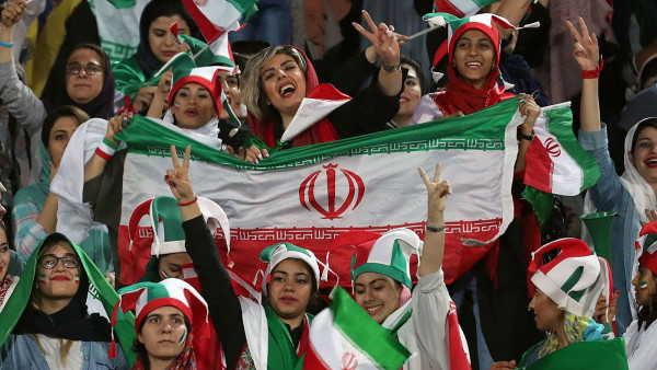 Ženama Irana nakon četrdeset godina dopušteno da uđu na nogometne stadione