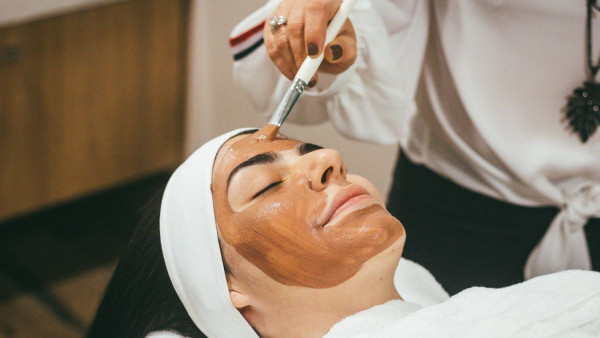 Potvrđeno: Muškarce "ne pale" fasade na licu dama