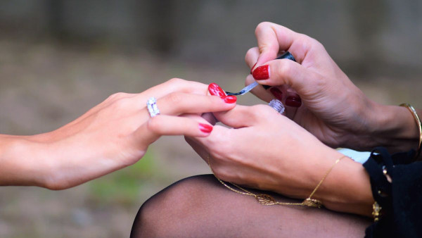 Zdravstveni problemi skriveni ispod laka za nokte